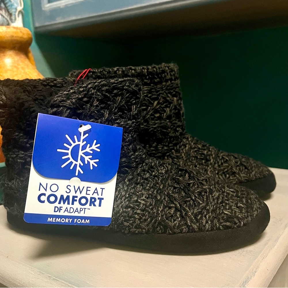 Dearfoam, No Sweat,  Adapt House Shoes for Women; Size 5/6. NWT!